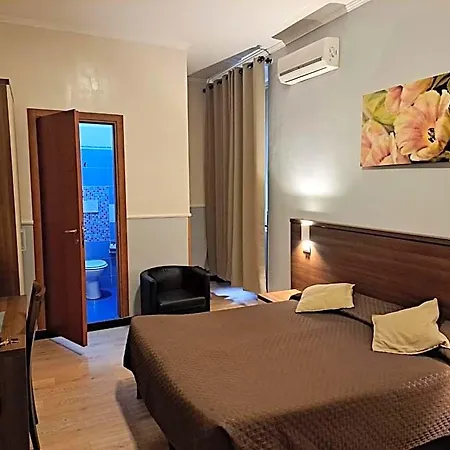 Leone Hotel *